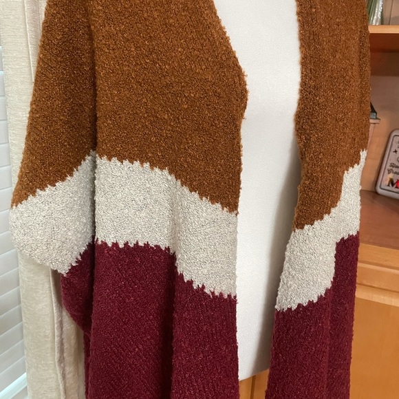 🍁Women’s Colorblock Ruana one size - Picture 3 of 11